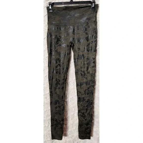 Spanx Faux Leather Camo Leggings Size M Black Olive Full Length Style 20185R - Picture 1 of 6